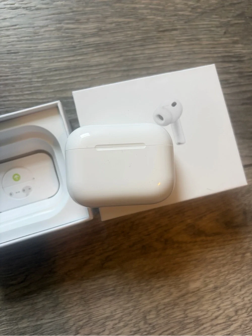 Apple AirPods Pro 3 never used (ONE DAY SHIPPING)